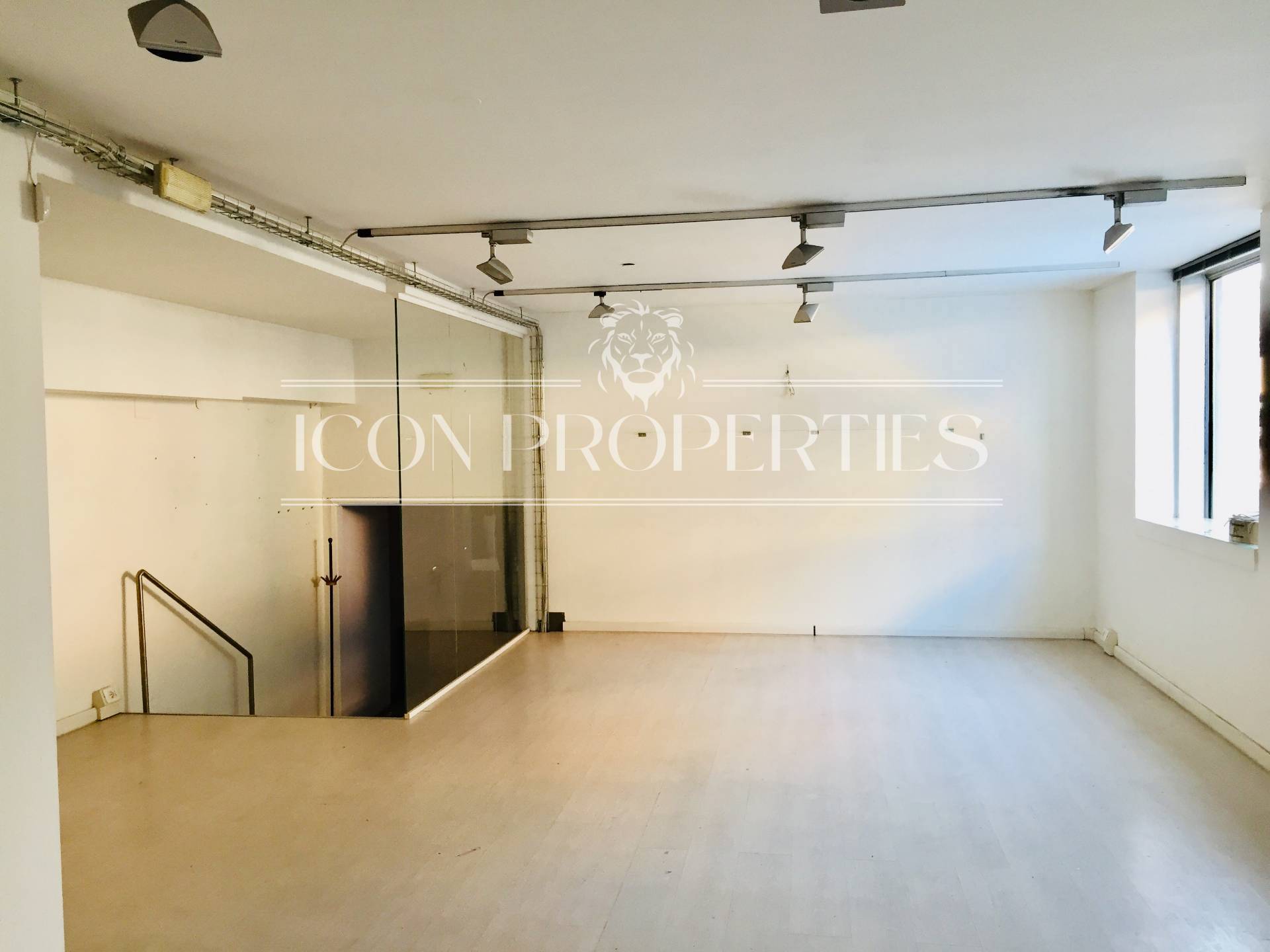 Negozio in vendita a Milano, Certosa