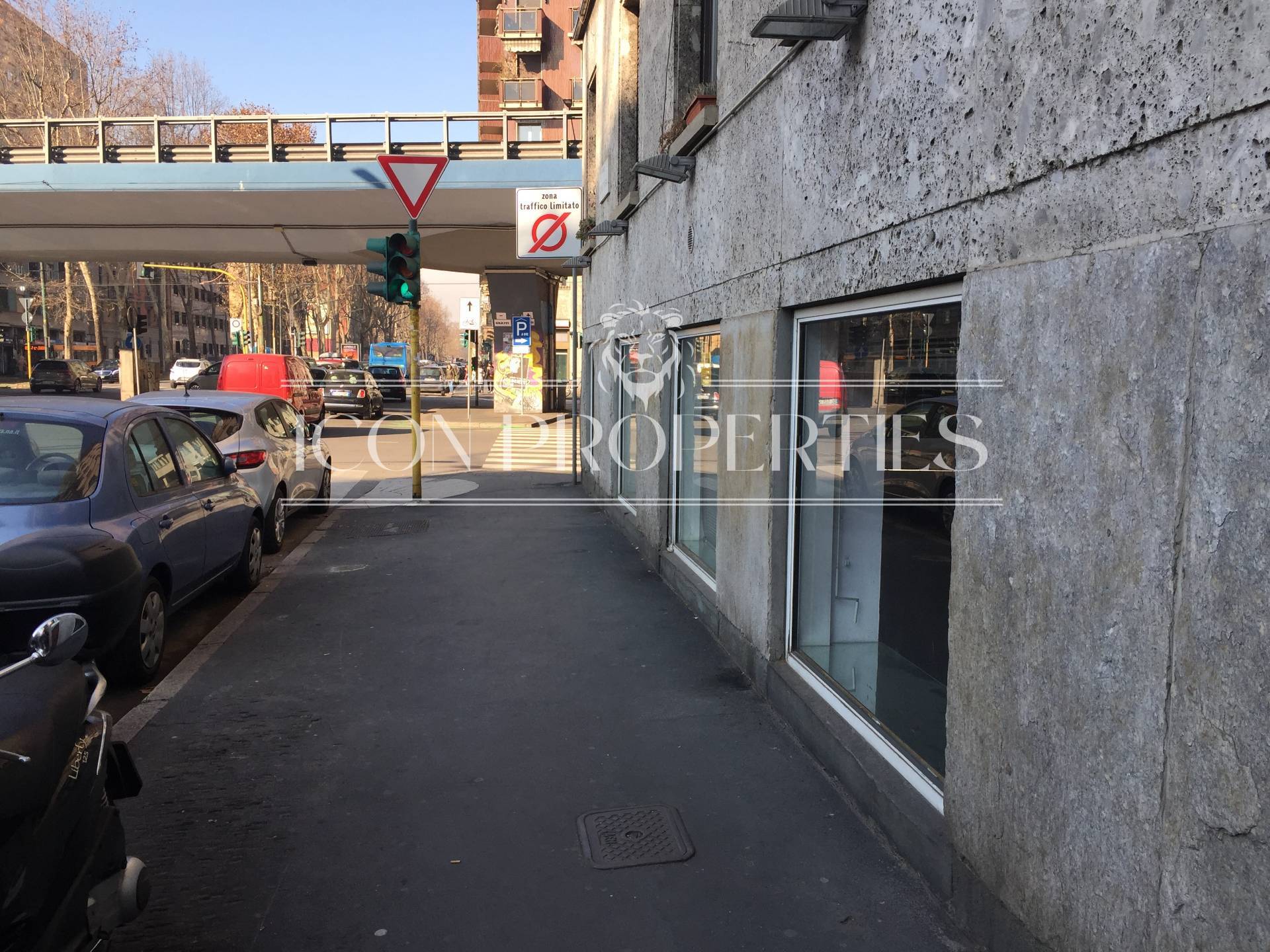 Negozio in vendita a Milano, Certosa