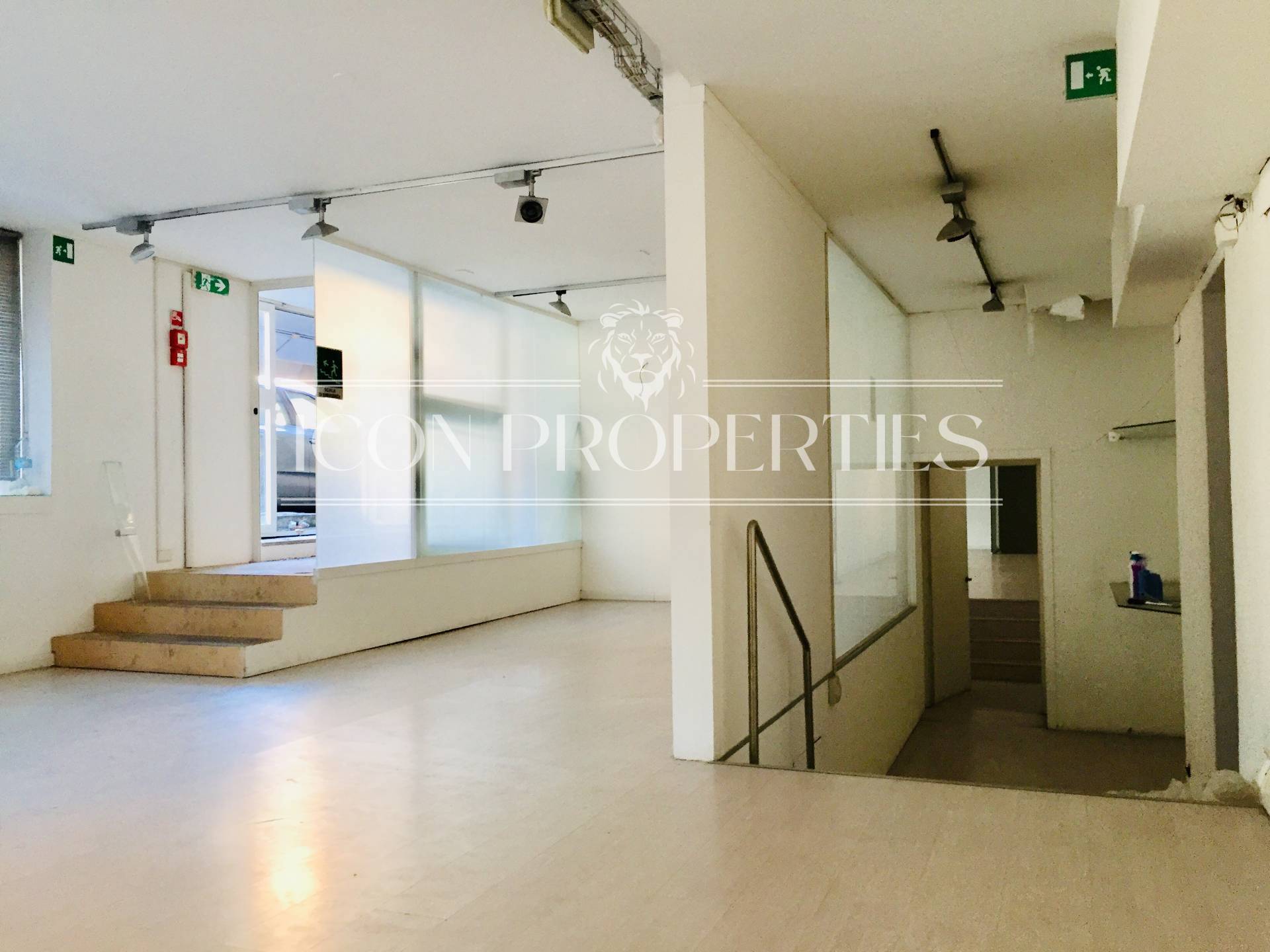 Negozio in vendita a Milano, Certosa