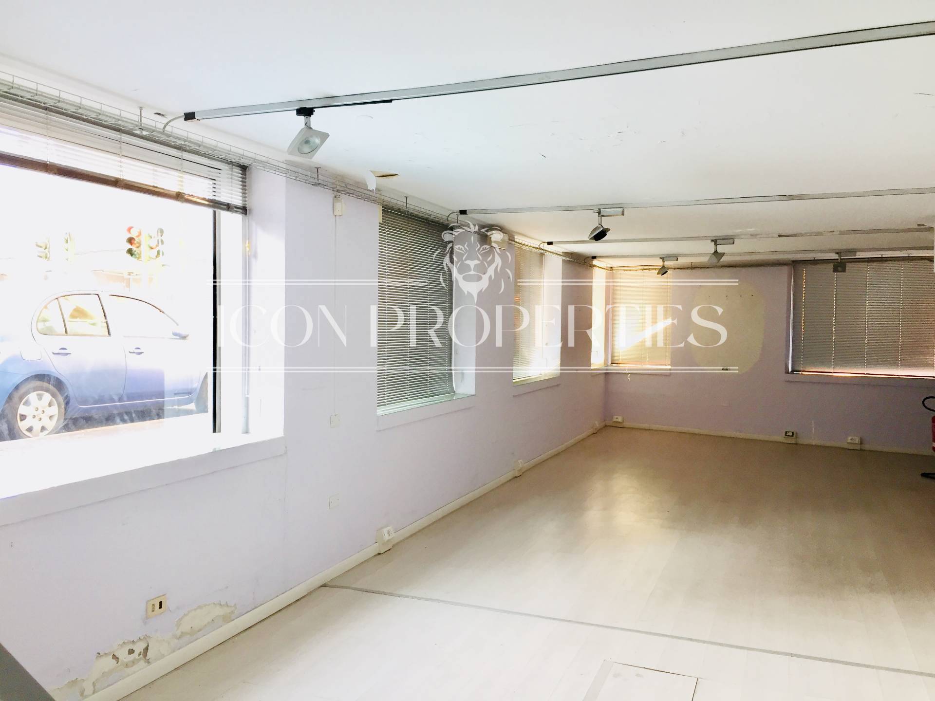 Negozio in vendita a Milano, Certosa