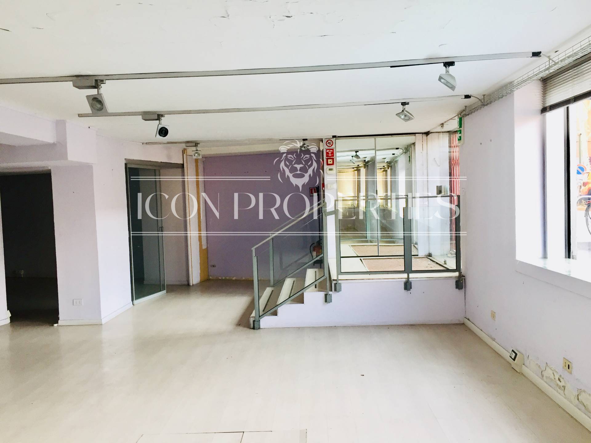 Negozio in vendita a Milano, Certosa