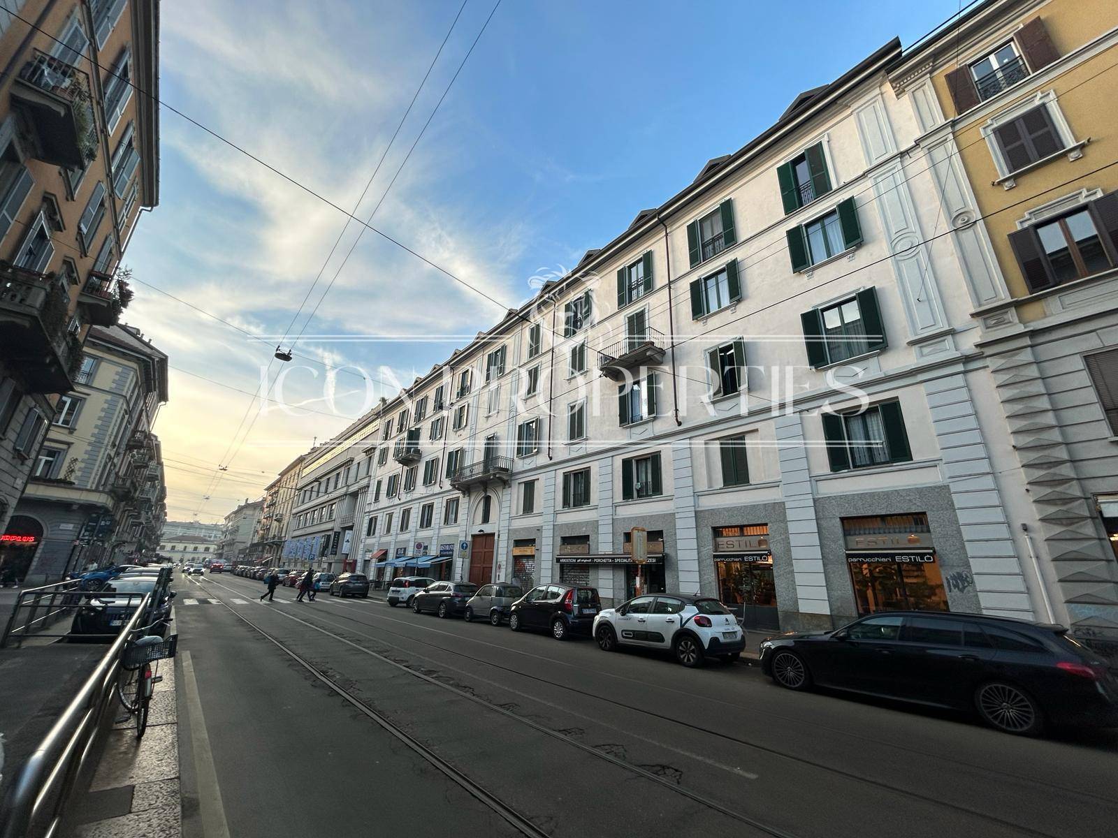 Negozio in vendita a Milano, P.ta Genova