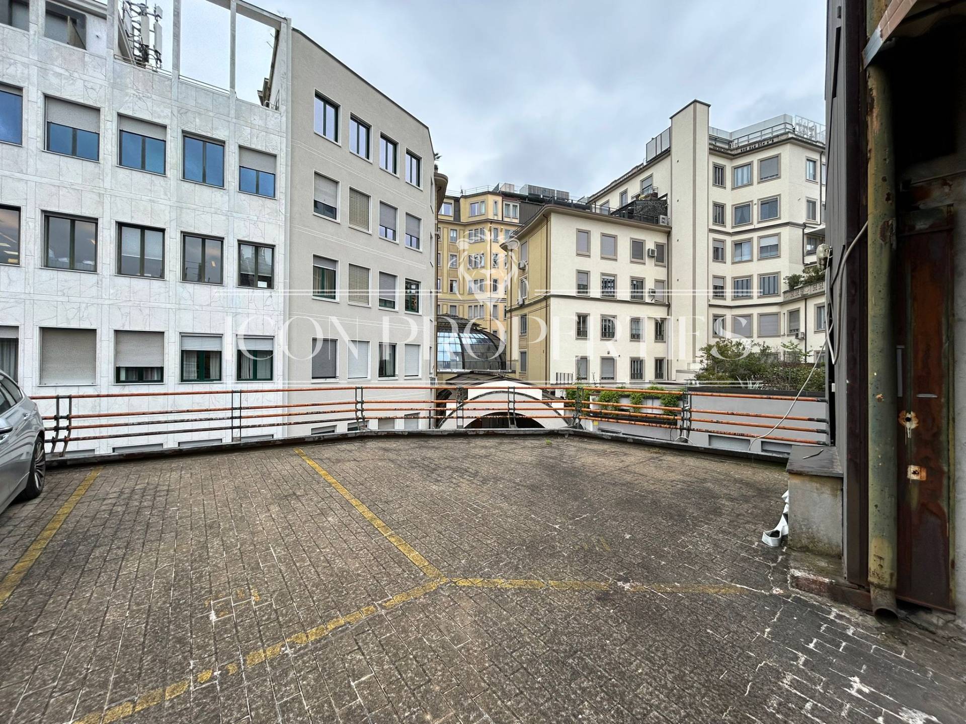 Posto auto coperto in vendita a Milano, Duomo