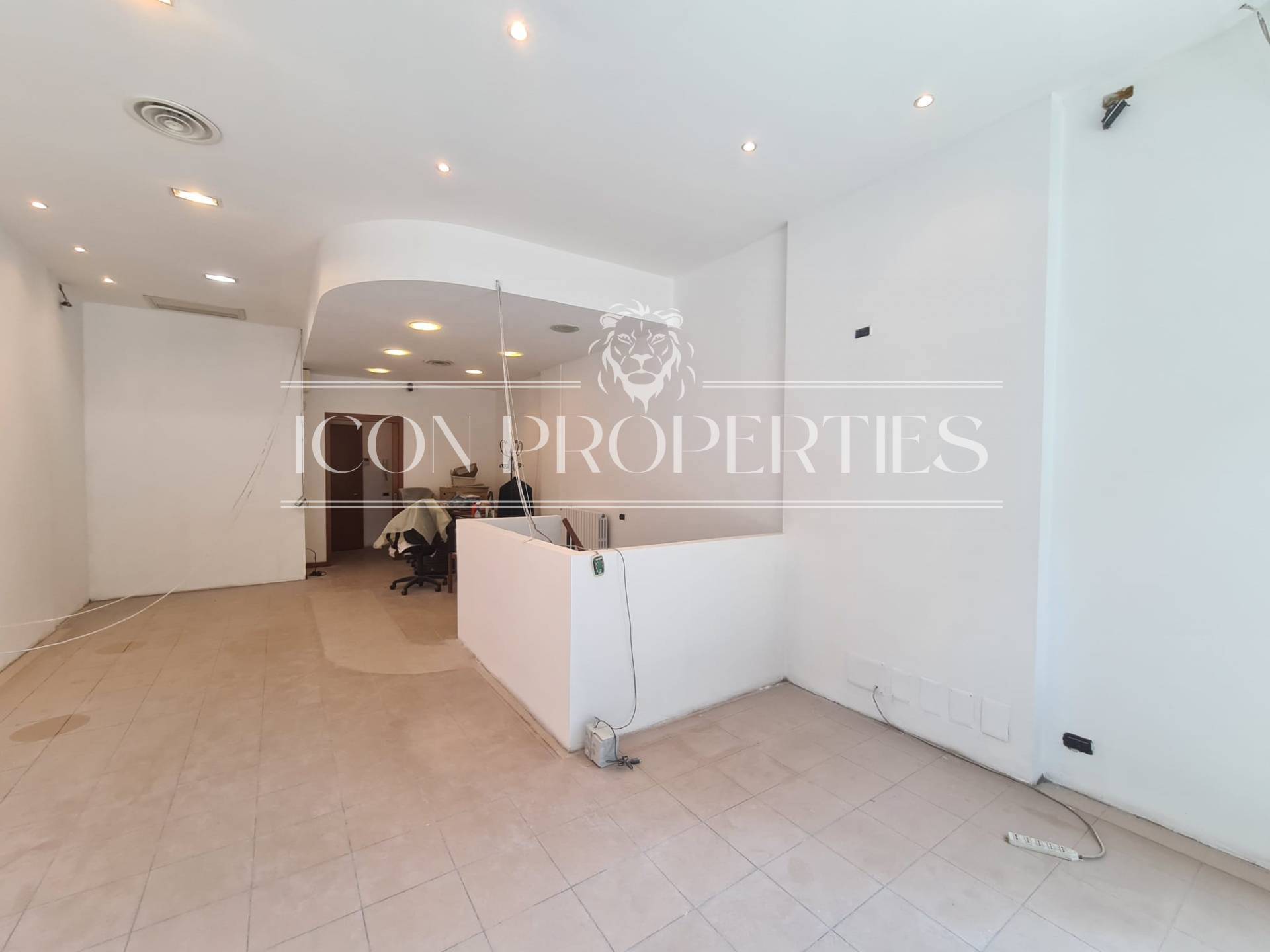 Negozio in vendita a Milano, De Angeli