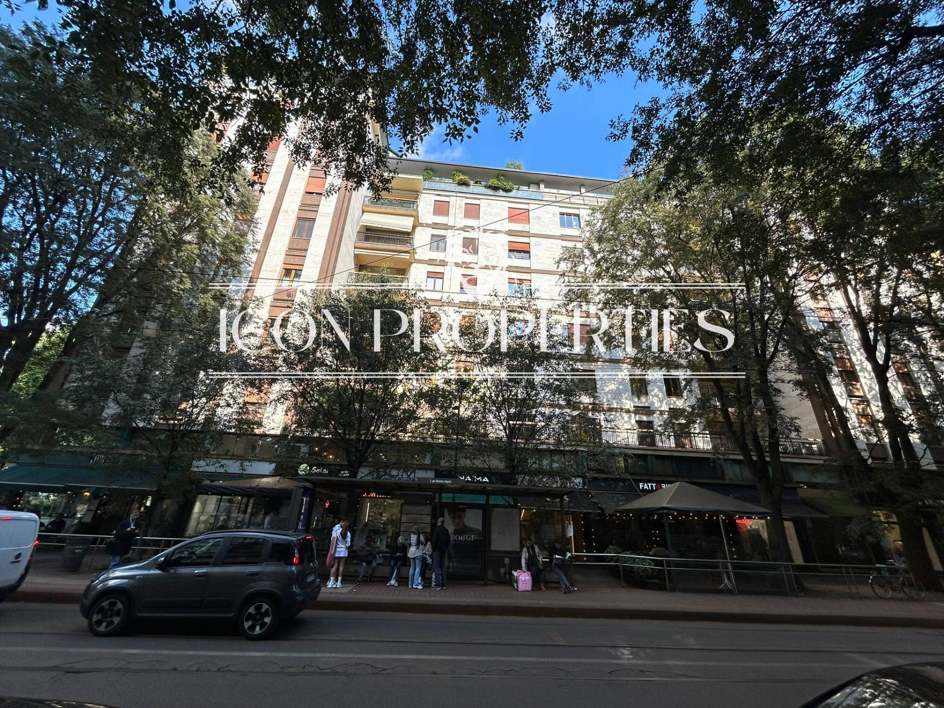 Negozio in vendita a Milano, Cadorna, magenta