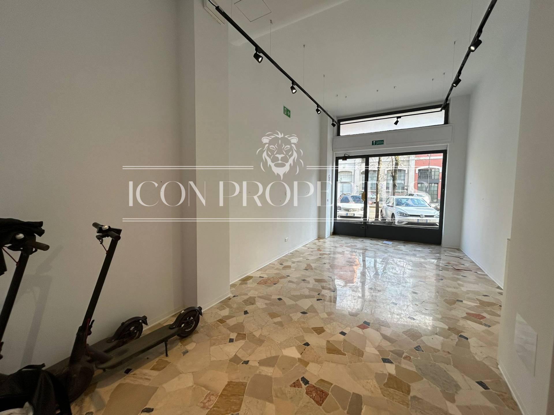 Negozio in vendita a Milano, Solari