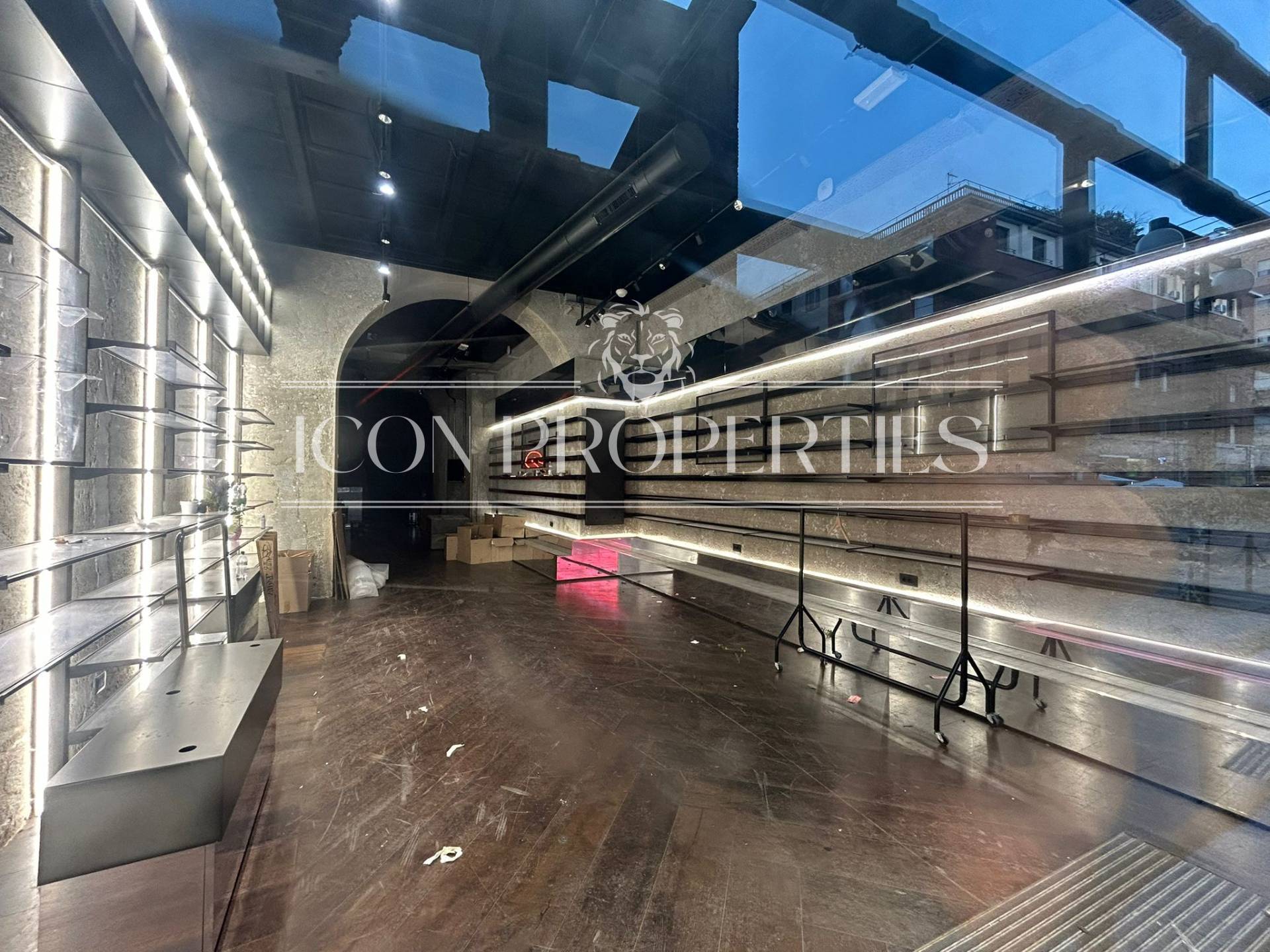 Negozio in vendita a Milano, Ticinese