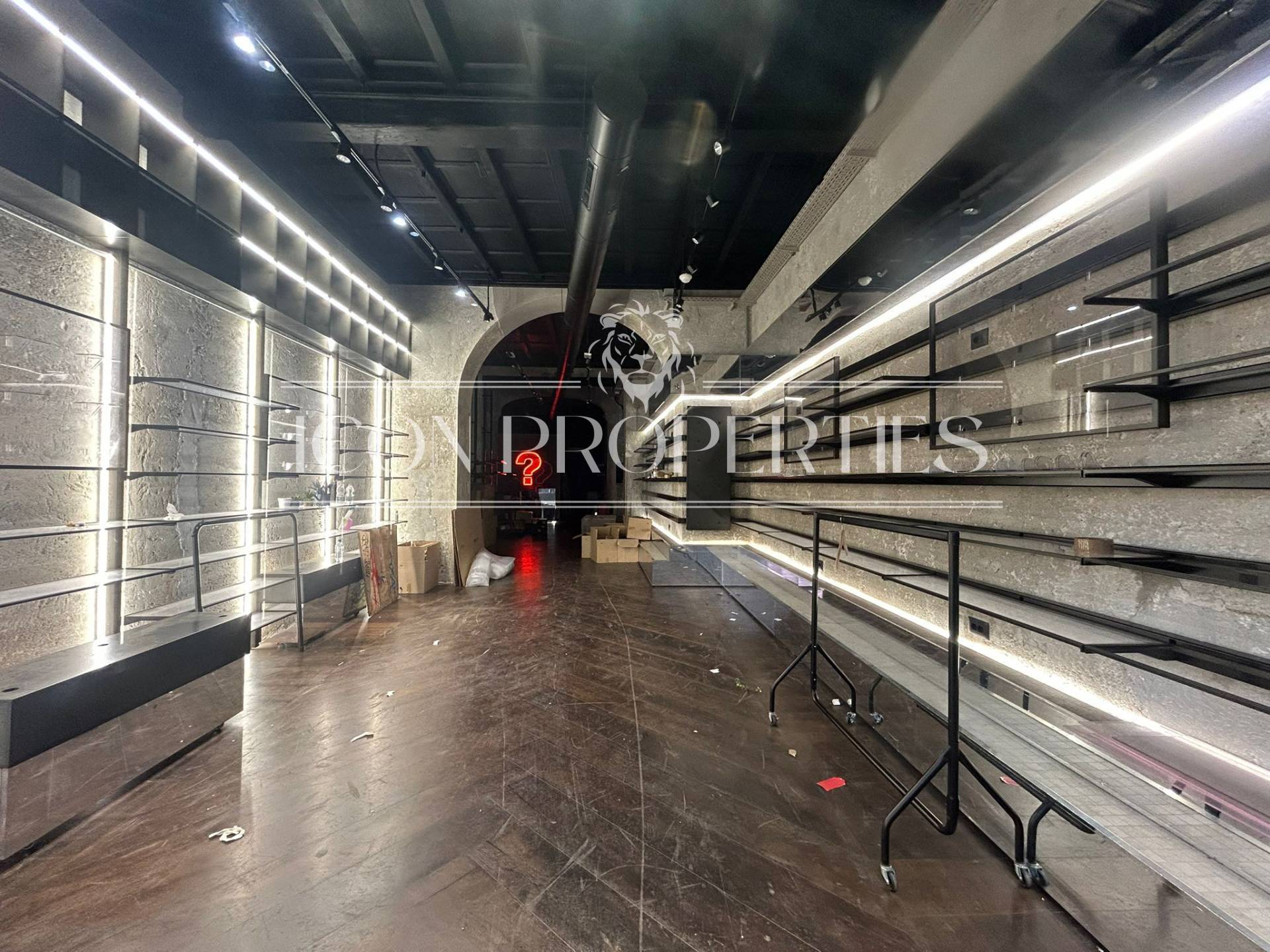 Negozio in vendita a Milano, Ticinese