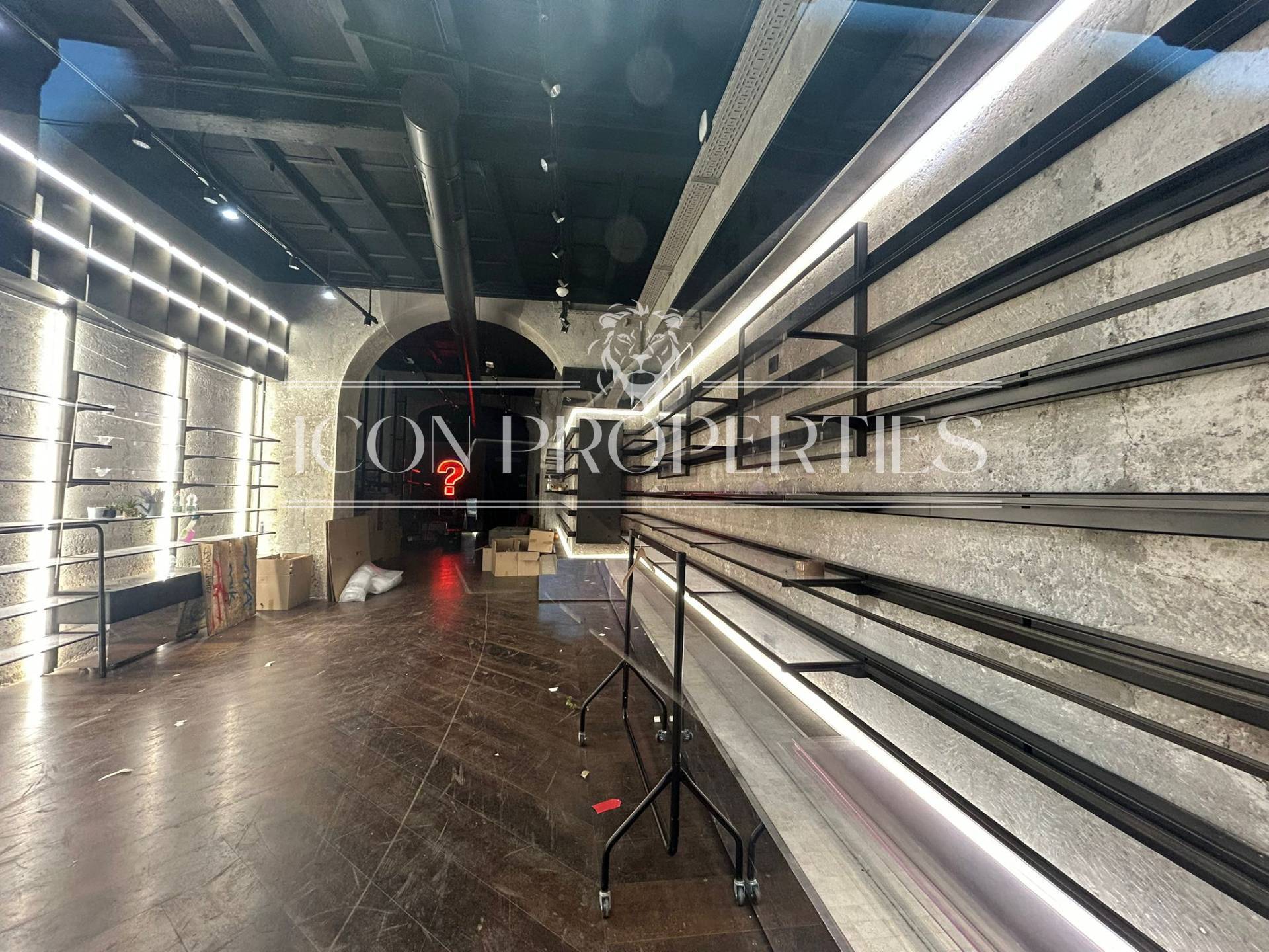 Negozio in vendita a Milano, Ticinese