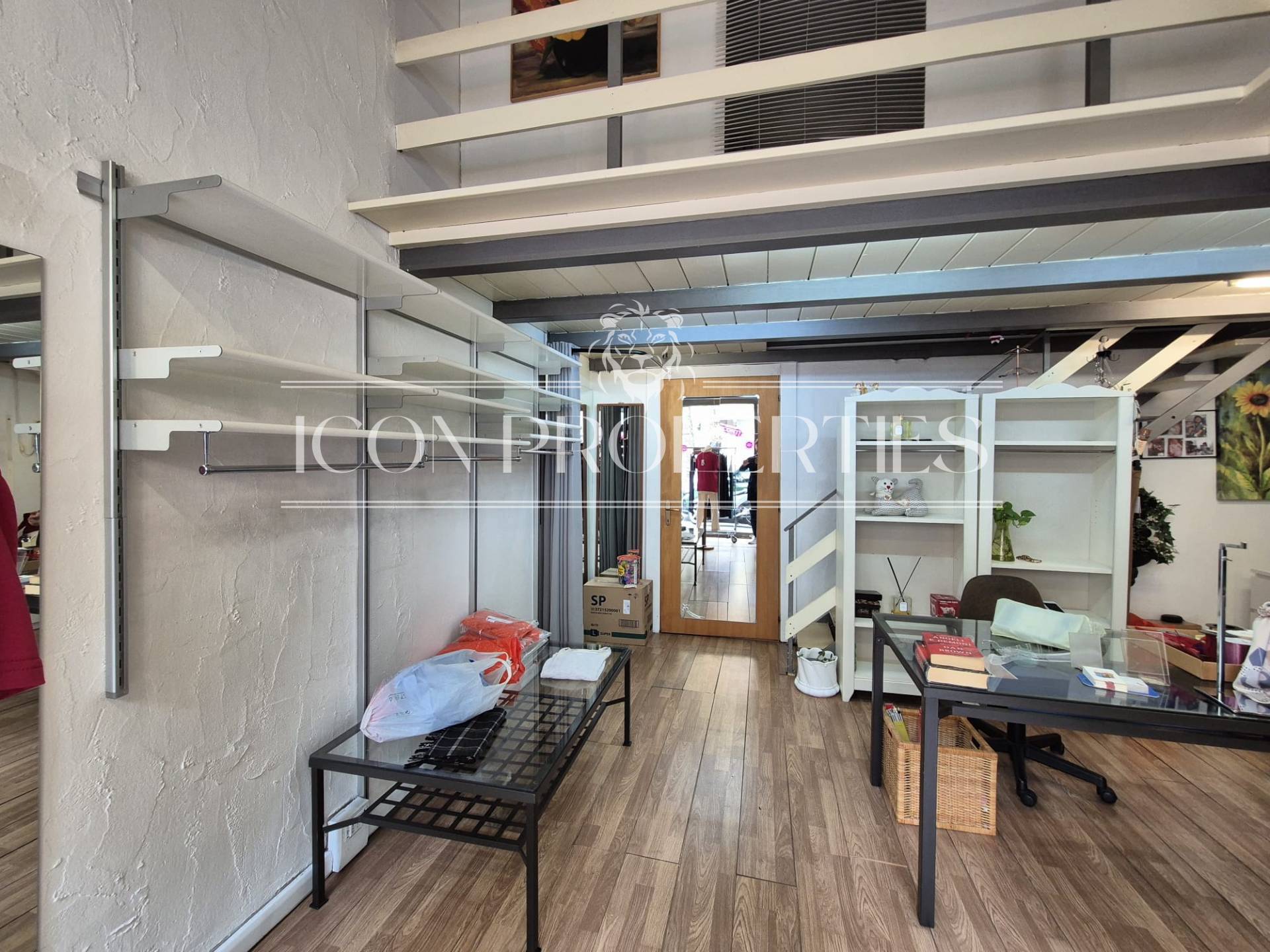 Negozio in affitto a Milano, Solari