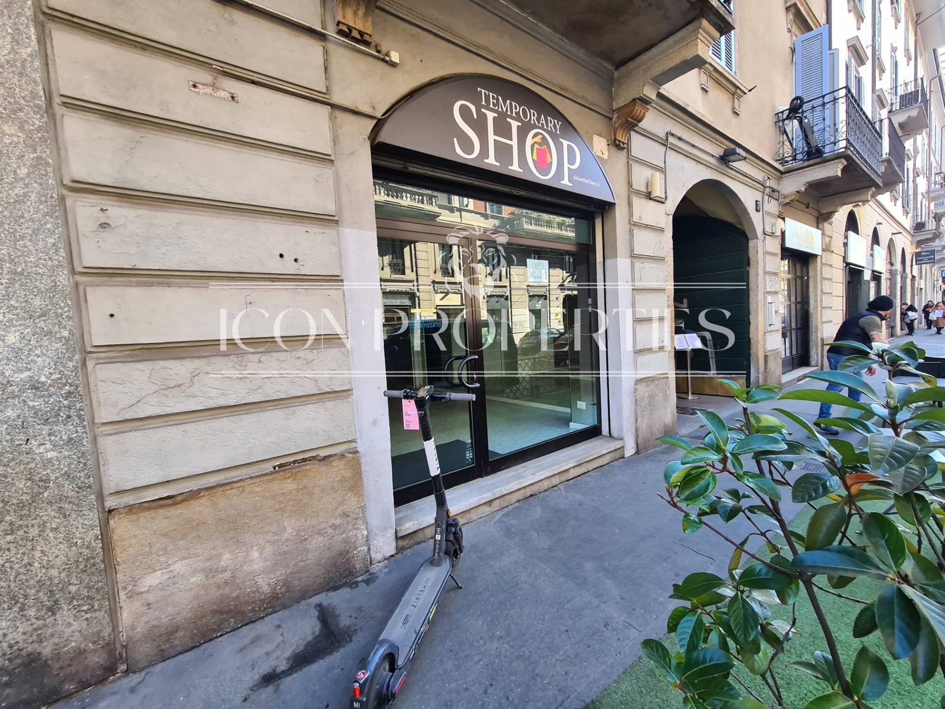 Negozio in vendita a Milano, Corso Vercelli