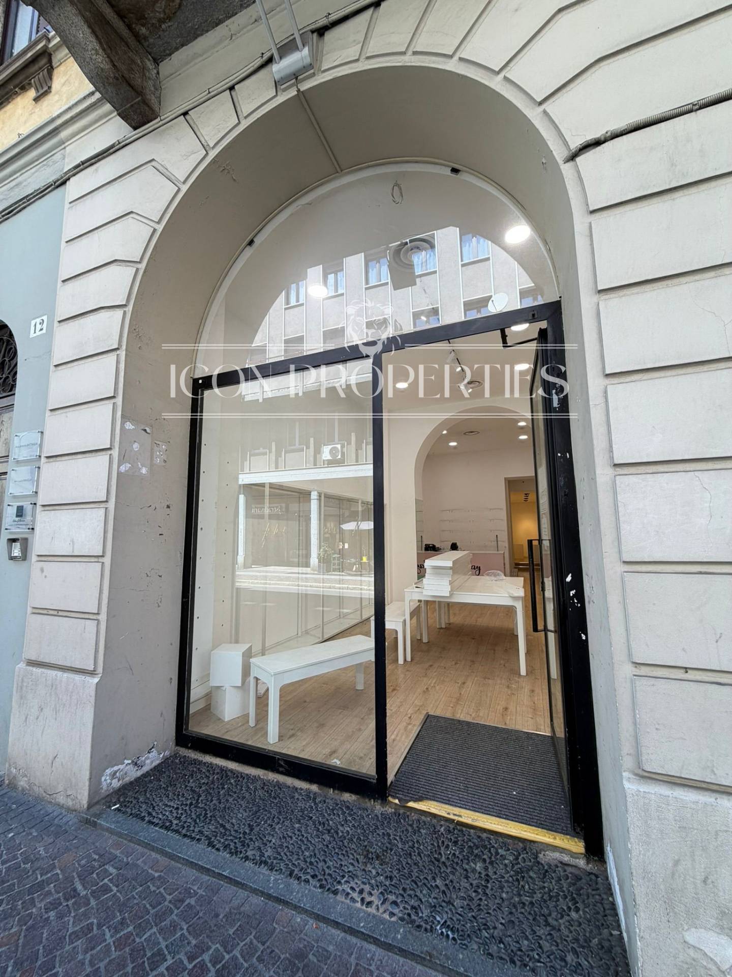 Negozio in affitto a Varese, Centro