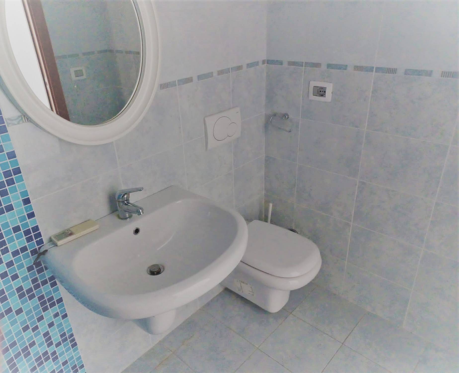 Locale commerciale in affitto a Vasto, Vasto Paese