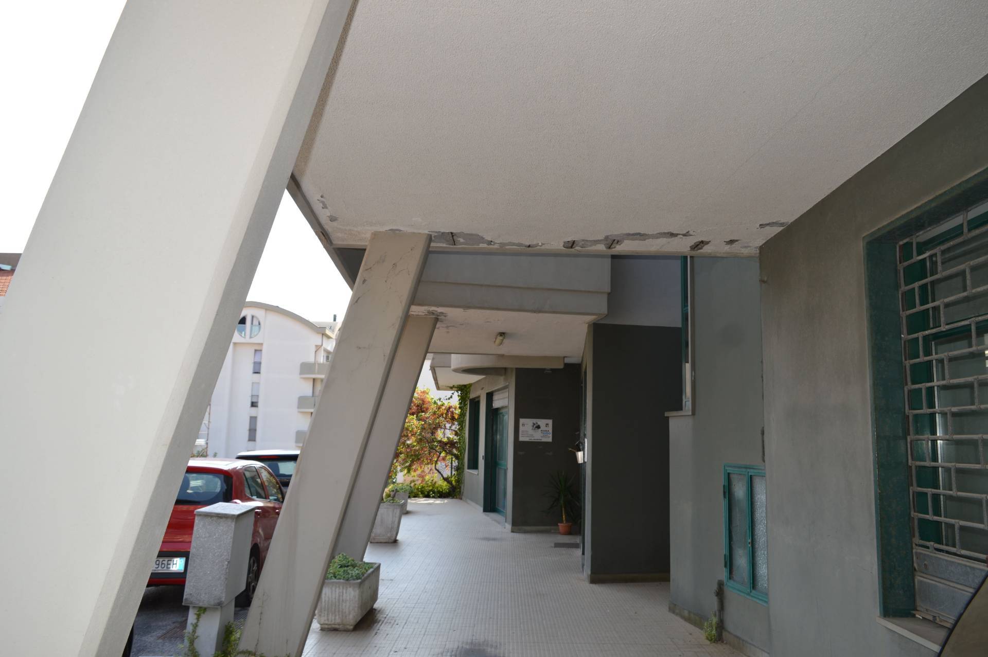 Locale commerciale in vendita a Vasto, Vasto Paese