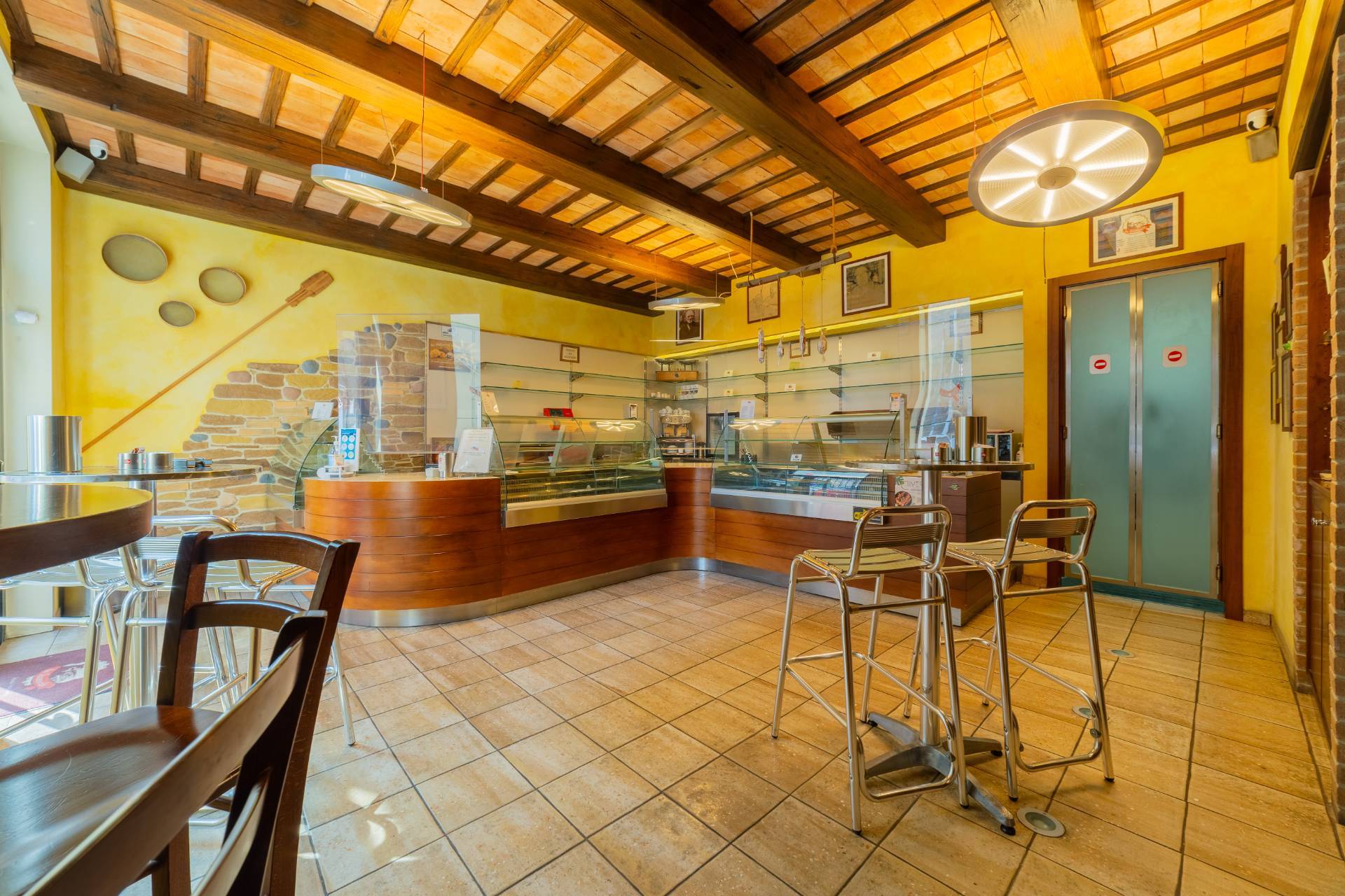 Locale commerciale in vendita a Vasto, Vasto Paese