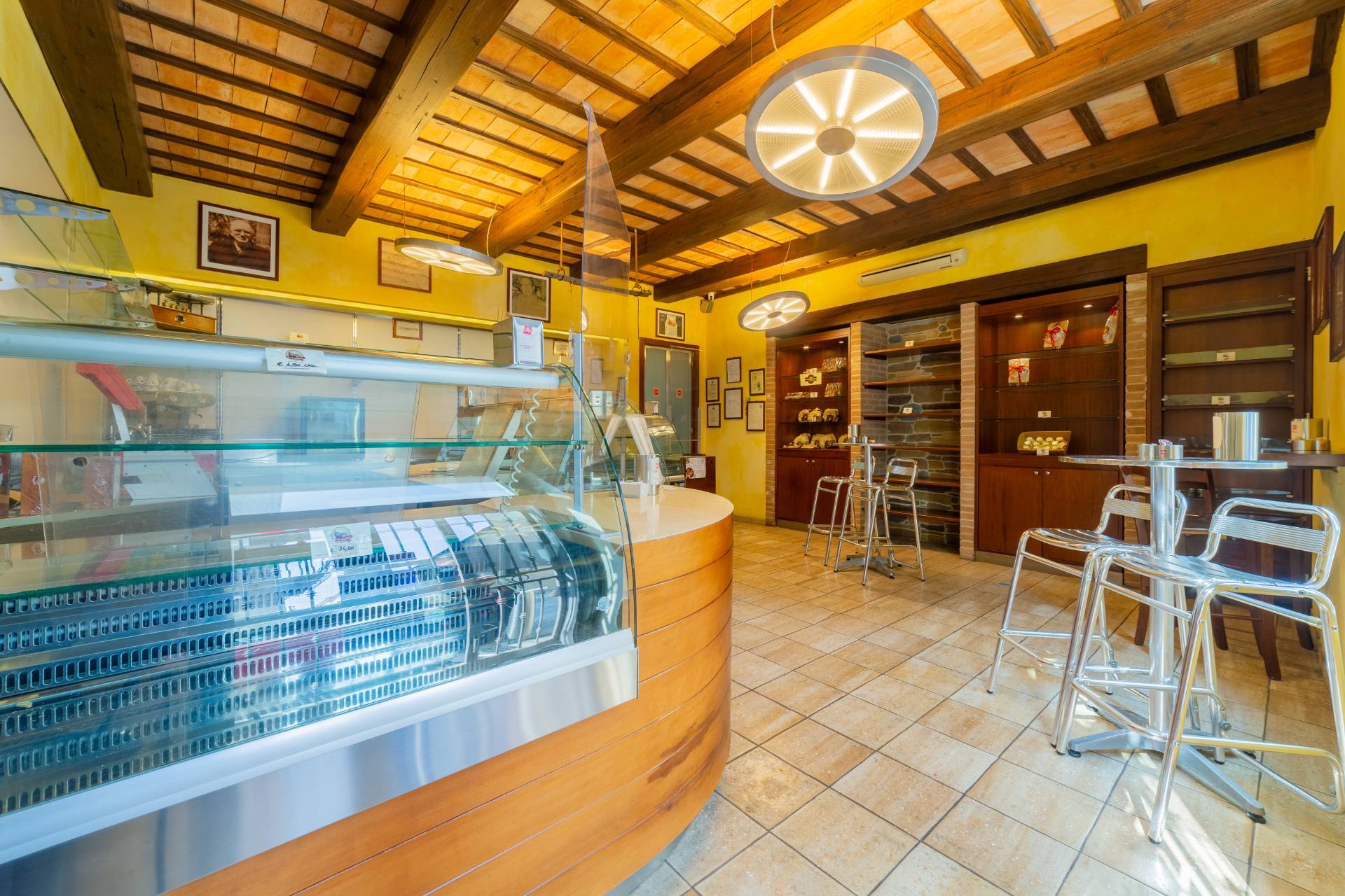 Locale commerciale in vendita a Vasto, Vasto Paese