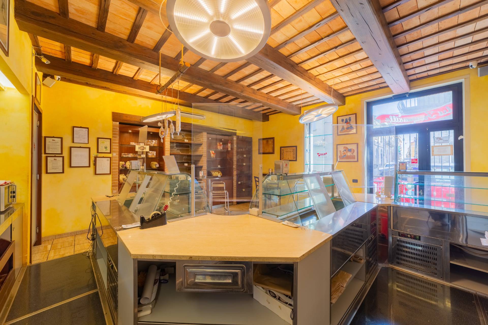 Locale commerciale in vendita a Vasto, Vasto Paese