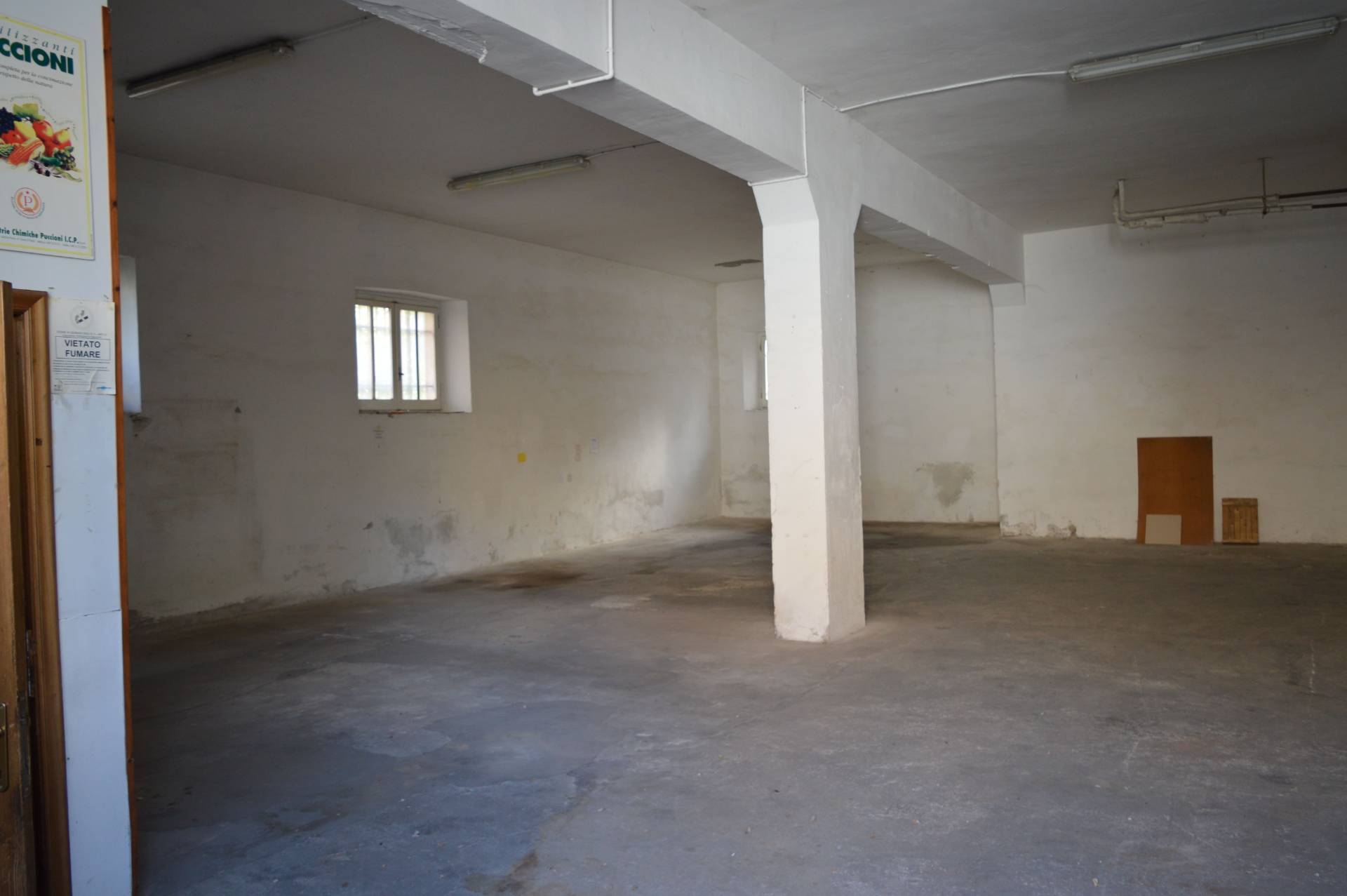 Locale commerciale in affitto a Vasto, Vasto Paese