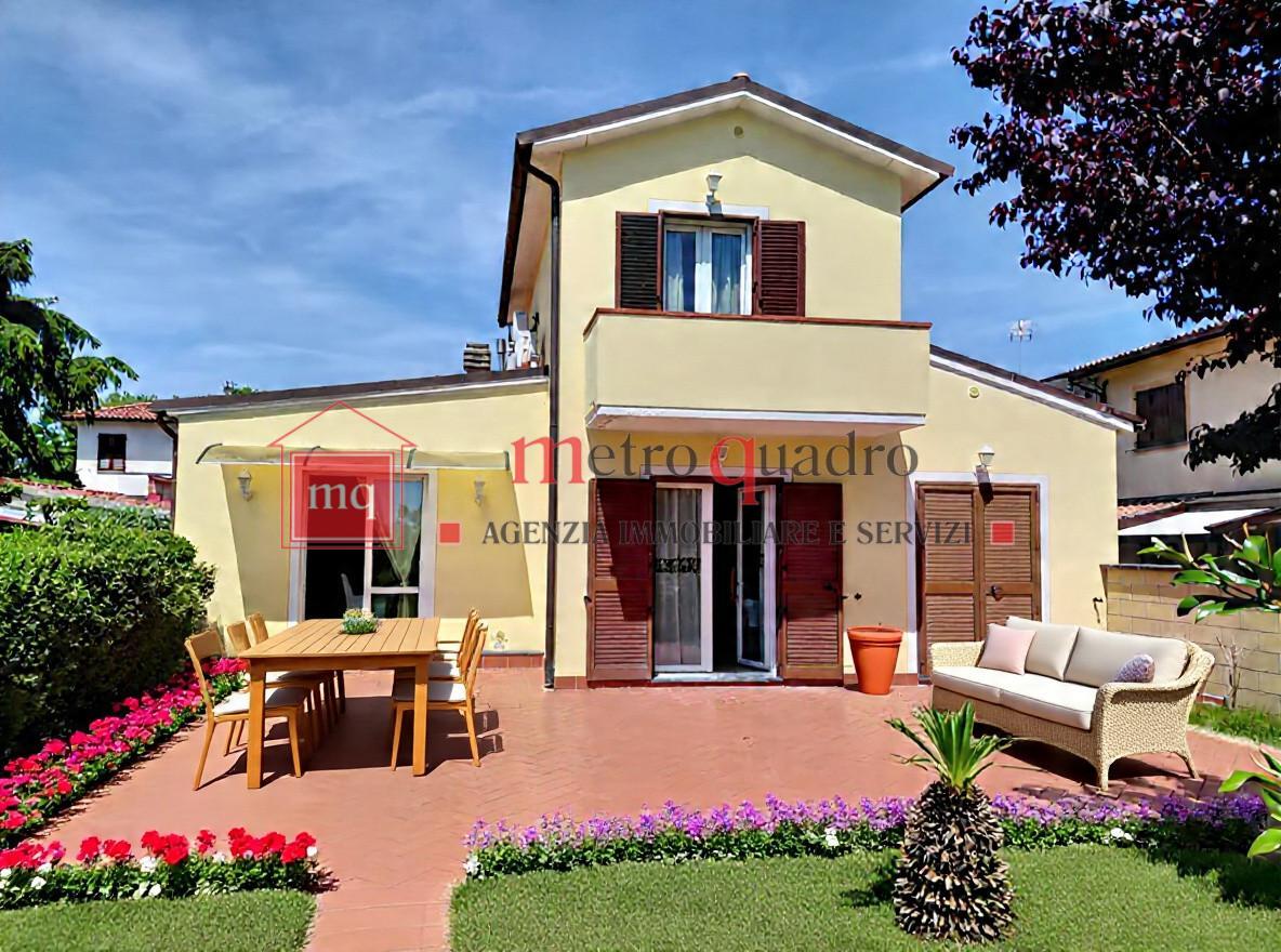 Villa con giardino, Cascina titignano