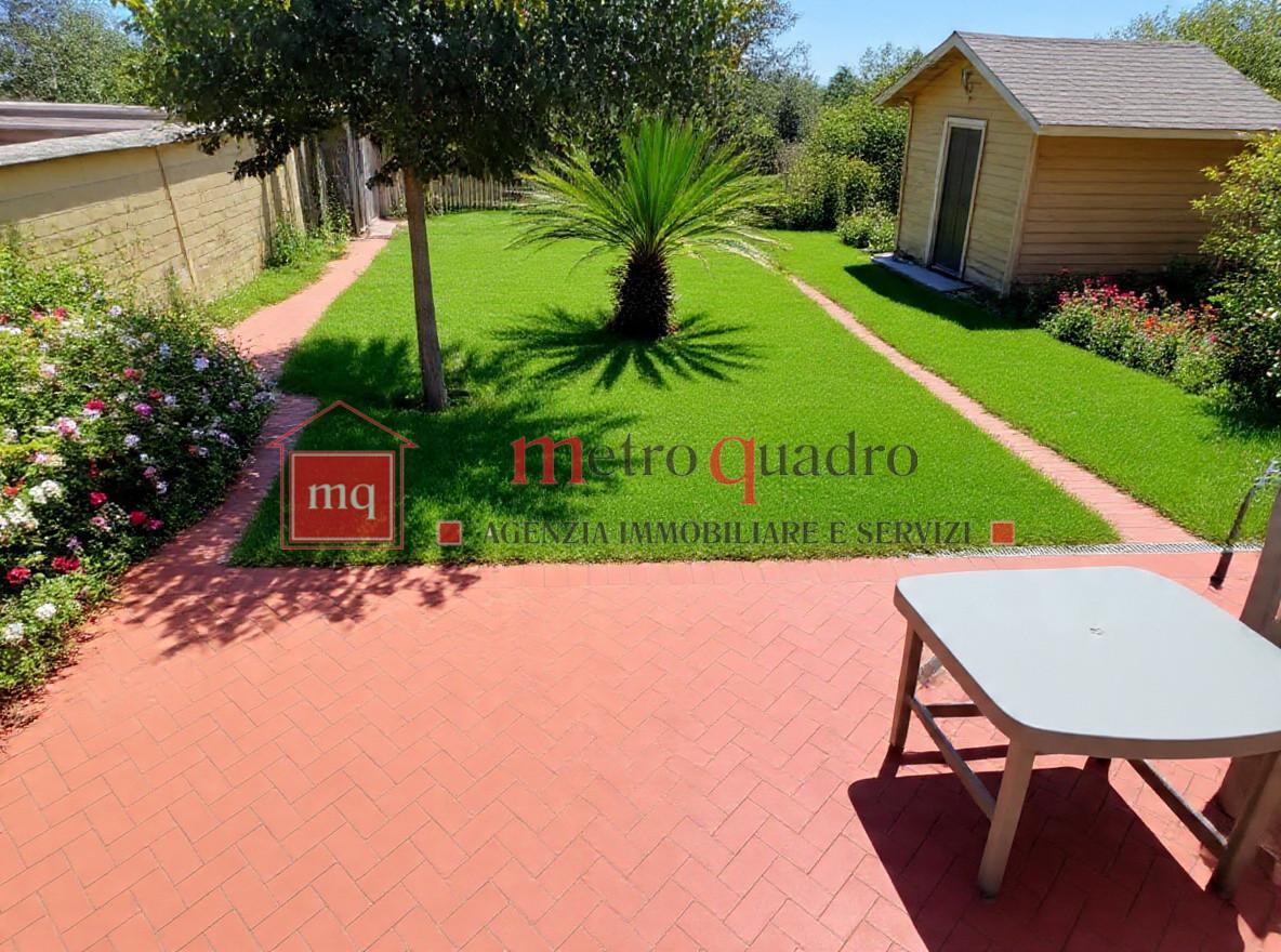 Villa con giardino, Cascina titignano