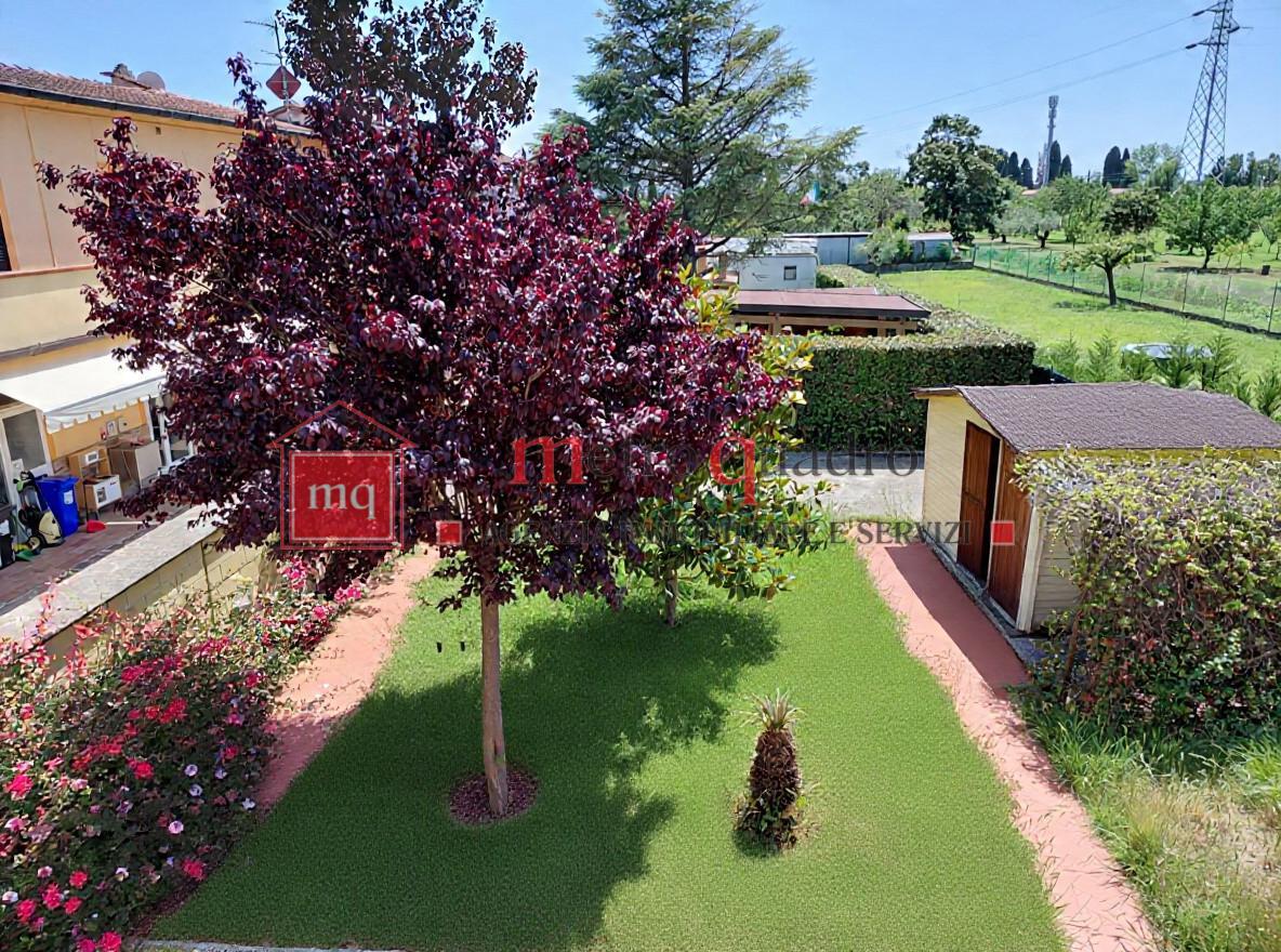 Villa con giardino, Cascina titignano