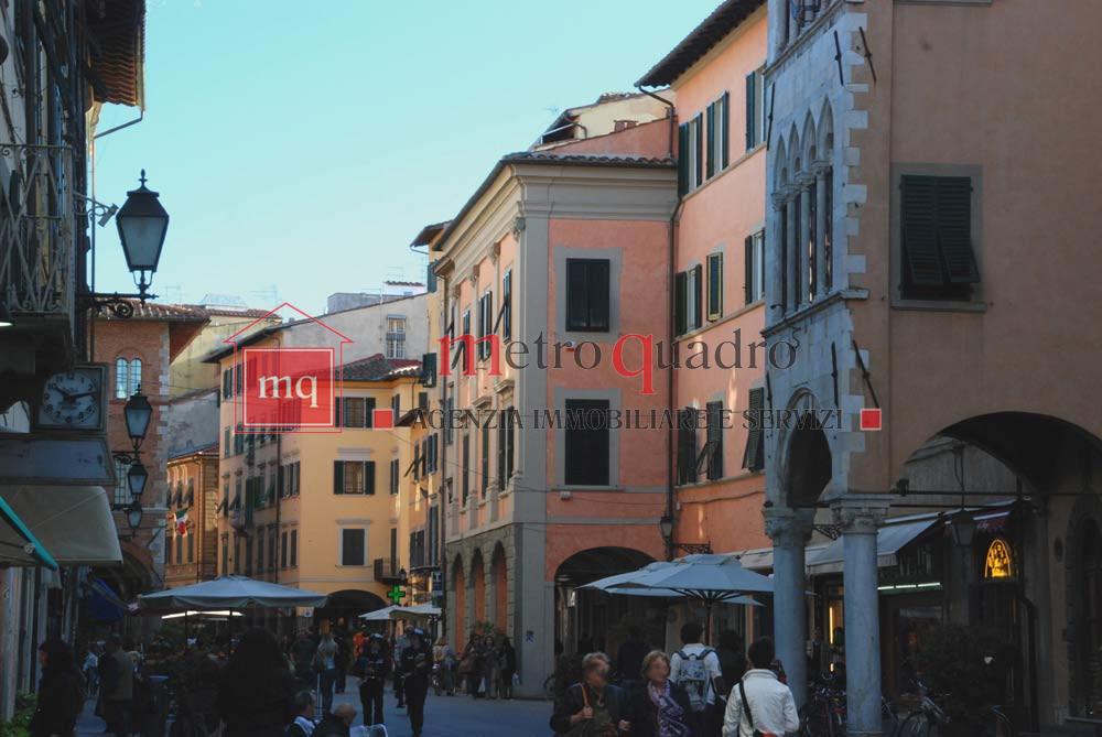 Locale commerciale in affitto, Pisa borgo largo