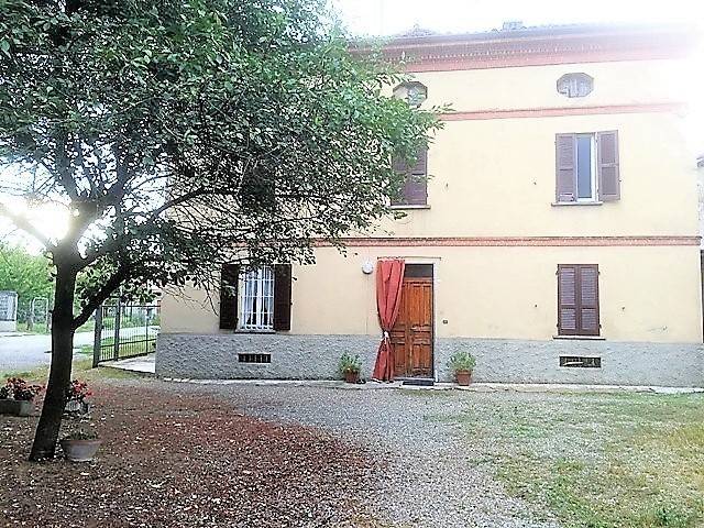 Casa indipendente con terrazzo a Santa Giuletta