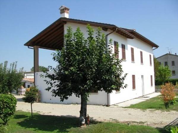 Casa indipendente con terrazzo a Mezzanino