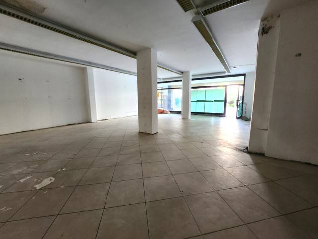 Locale commerciale in affitto a Casteggio