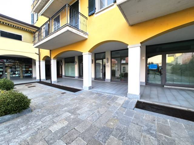 Locale commerciale in affitto a Casteggio