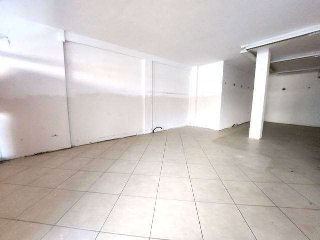 Locale commerciale in affitto a Casteggio