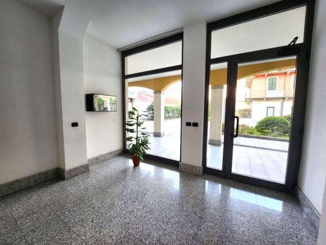 Locale commerciale in affitto a Casteggio