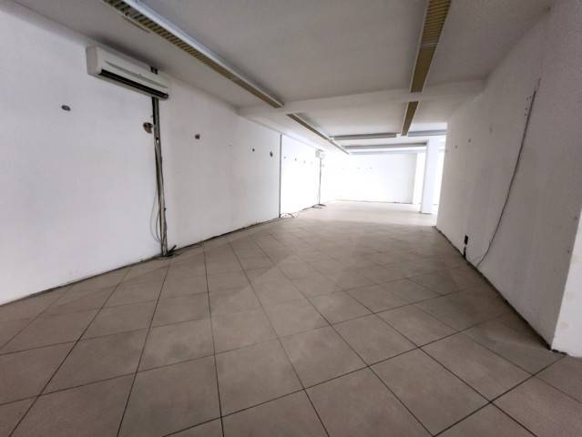 Locale commerciale in affitto a Casteggio