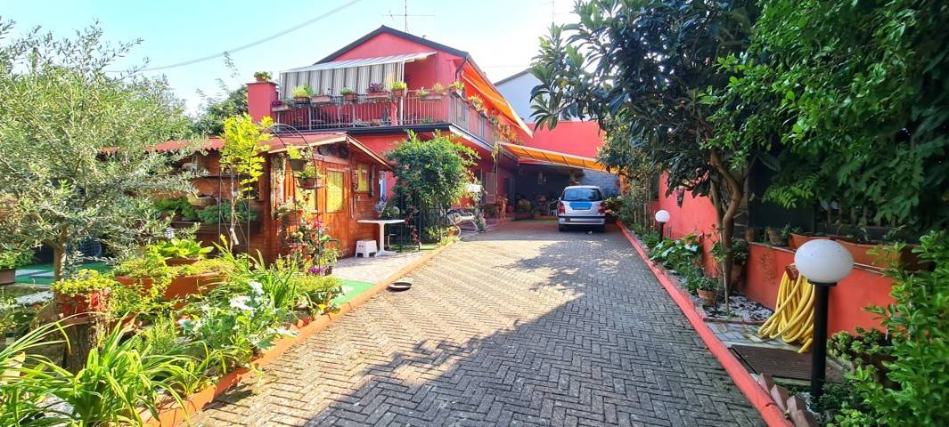 Casa singola in vendita a Montecalvo Versiggia