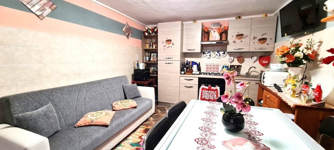 Casa singola in vendita a Montecalvo Versiggia