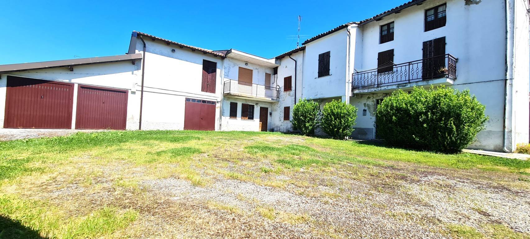 Villette a schiera in vendita a Montecalvo Versiggia