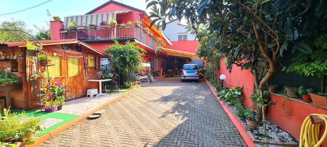 Casa singola in vendita a Montecalvo Versiggia