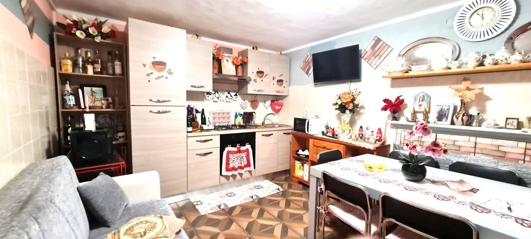 Casa singola in vendita a Montecalvo Versiggia