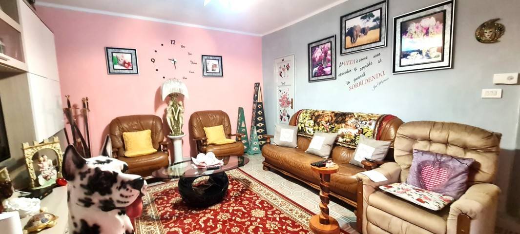 Casa singola in vendita a Montecalvo Versiggia