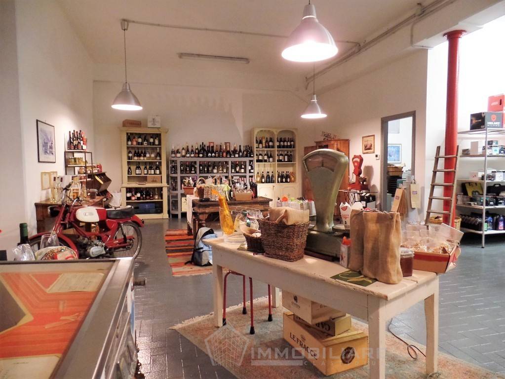 Locale commerciale in vendita a Casteggio