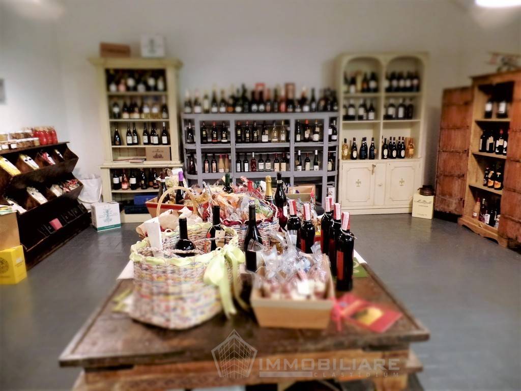 Locale commerciale in vendita a Casteggio