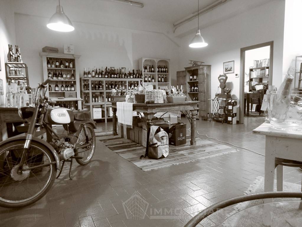 Locale commerciale in vendita a Casteggio