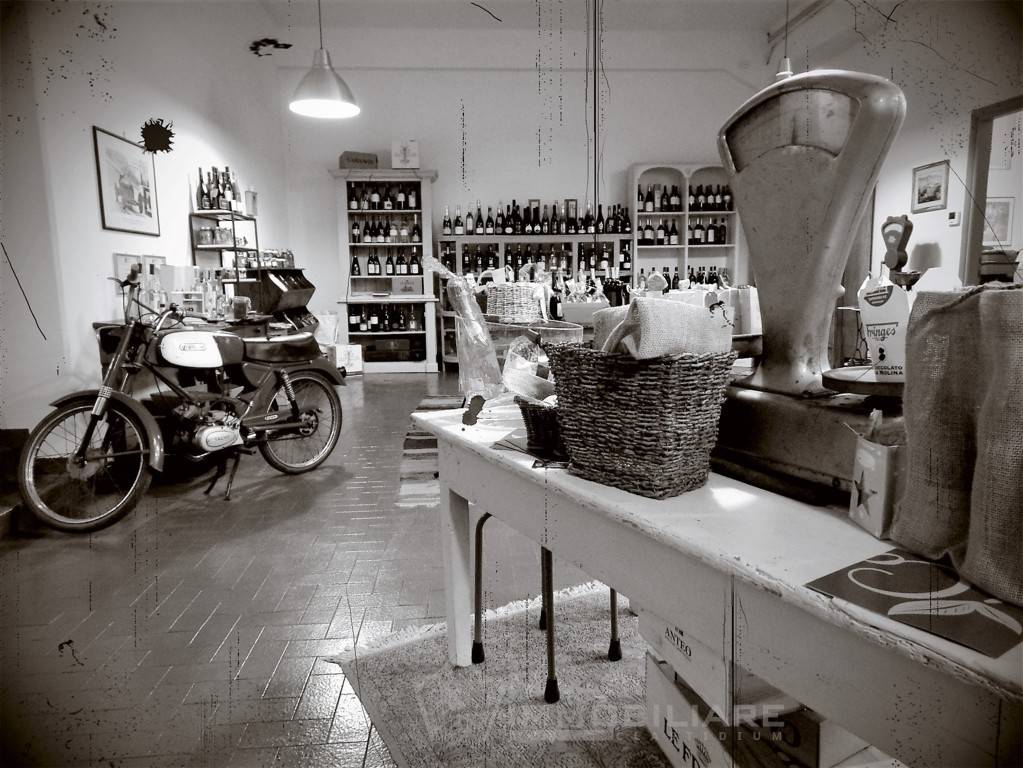 Locale commerciale in vendita a Casteggio