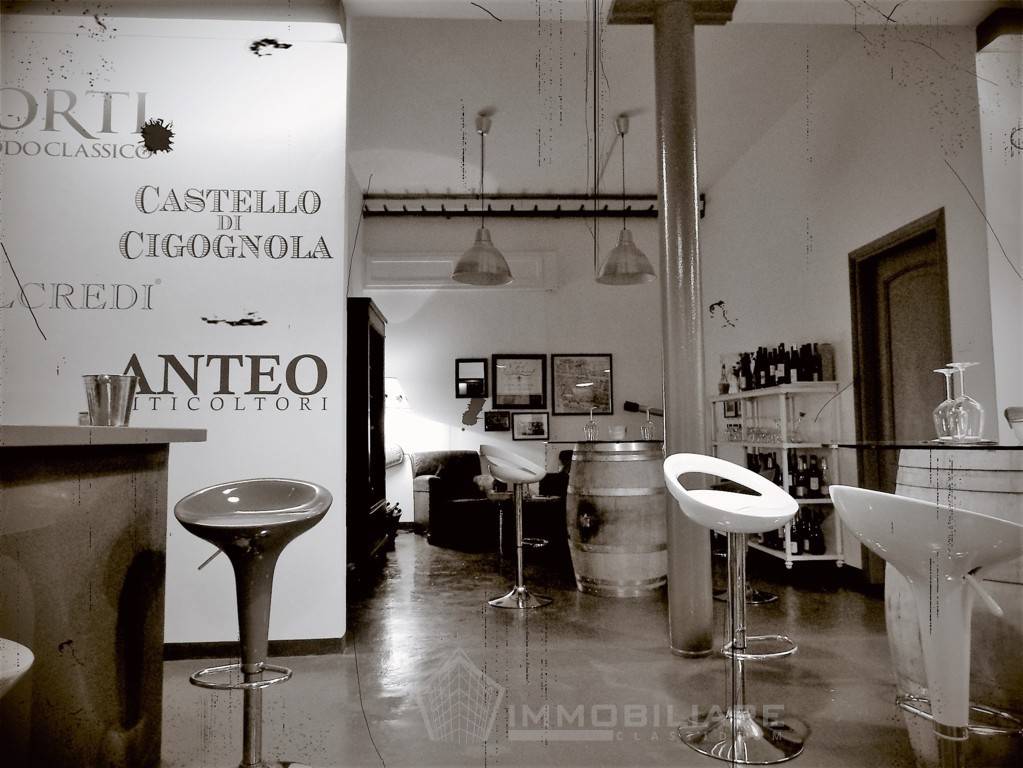 Locale commerciale in vendita a Casteggio