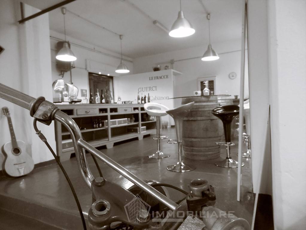 Locale commerciale in vendita a Casteggio