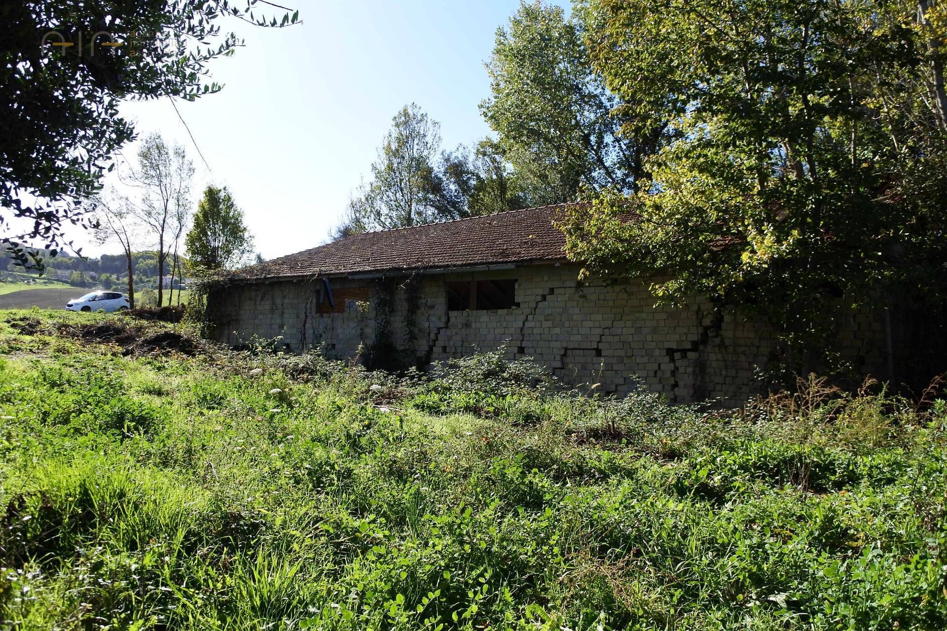 Casale Colonico Rustico in vendita a Monterubbiano