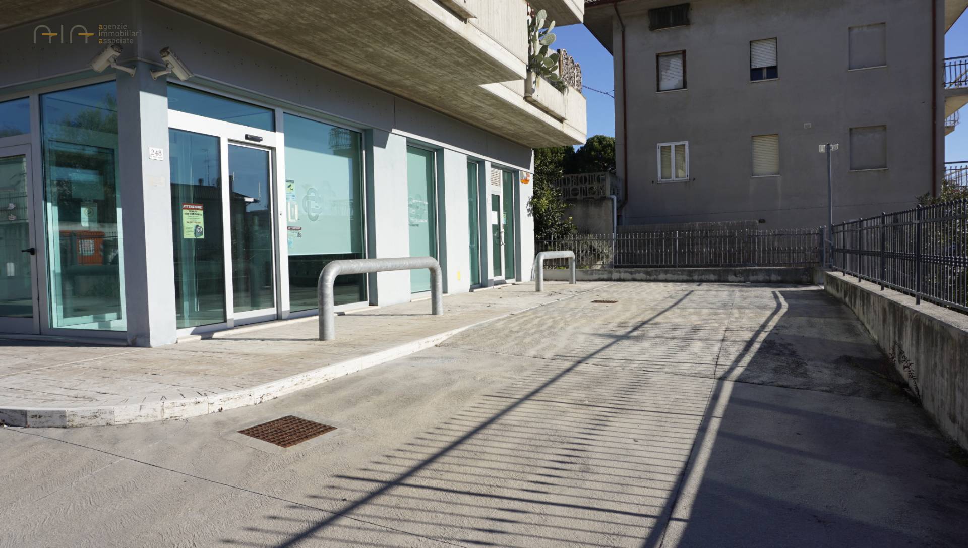 Locale Commerciale in affitto a Grottammare