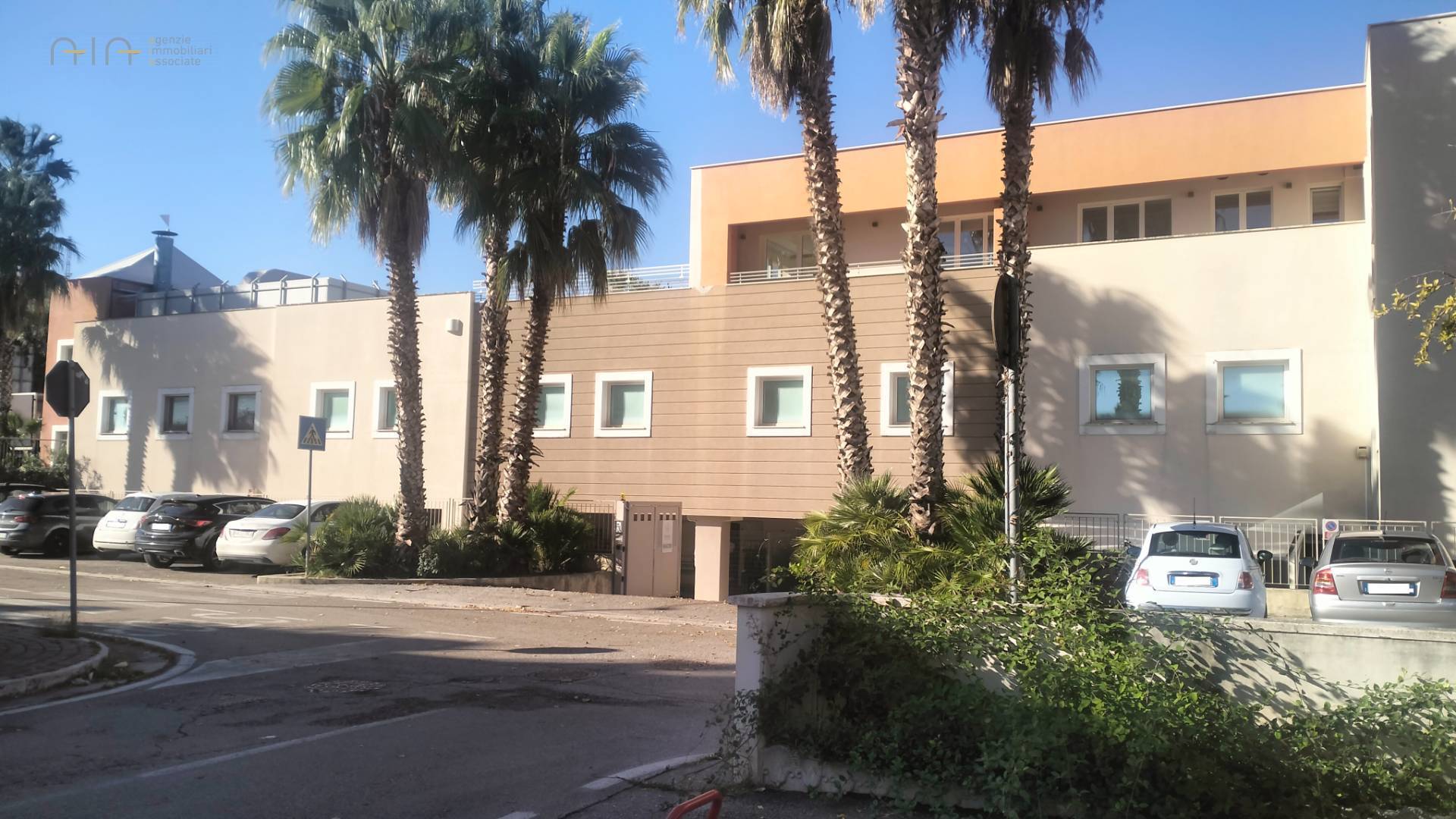 Locale Artigianale / Deposito in affitto a Grottammare, Centrale (tra La ss16 e ferrovia, fino al fi