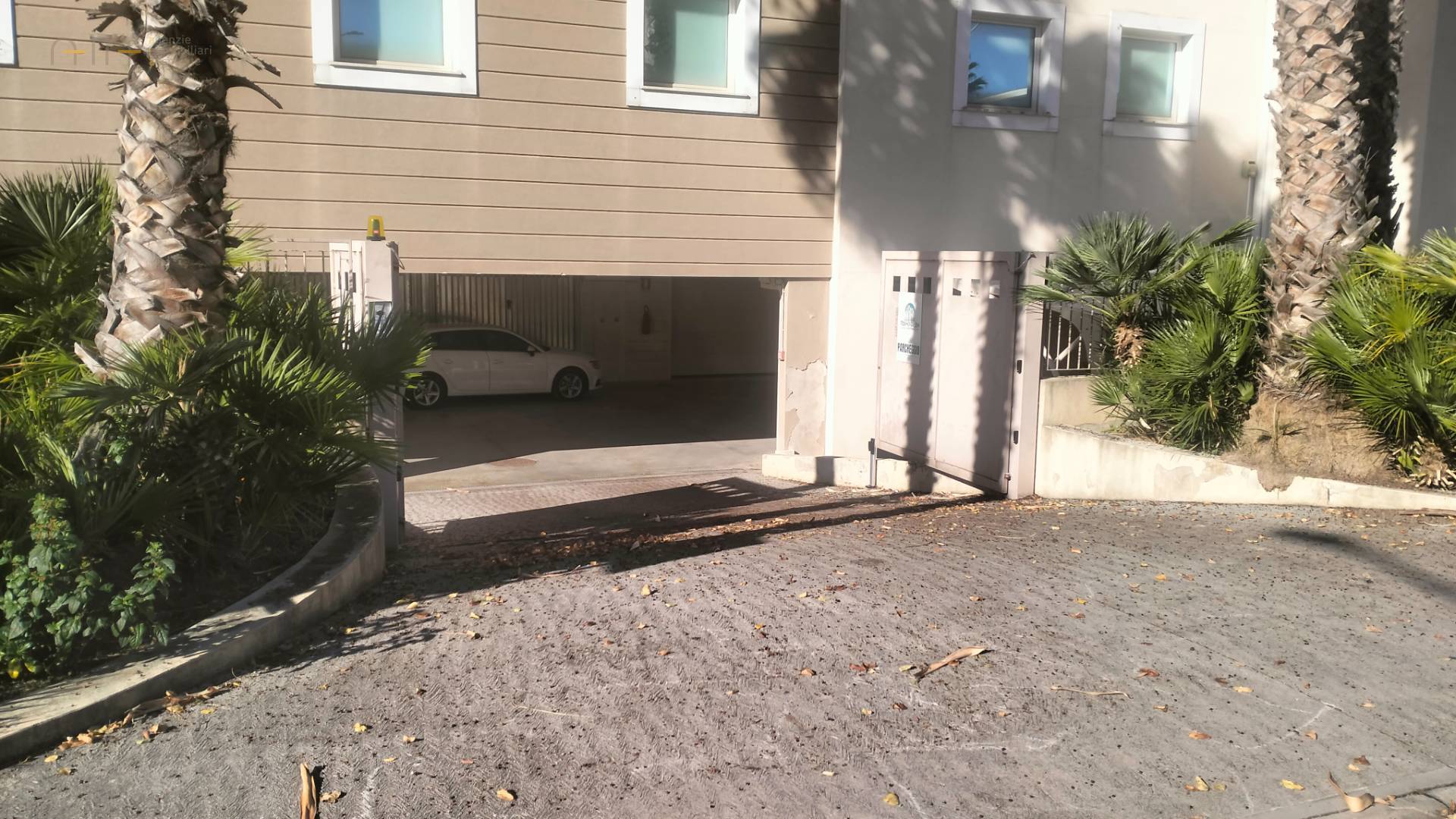 Locale Artigianale / Deposito in affitto a Grottammare, Centrale (tra La ss16 e ferrovia, fino al fi