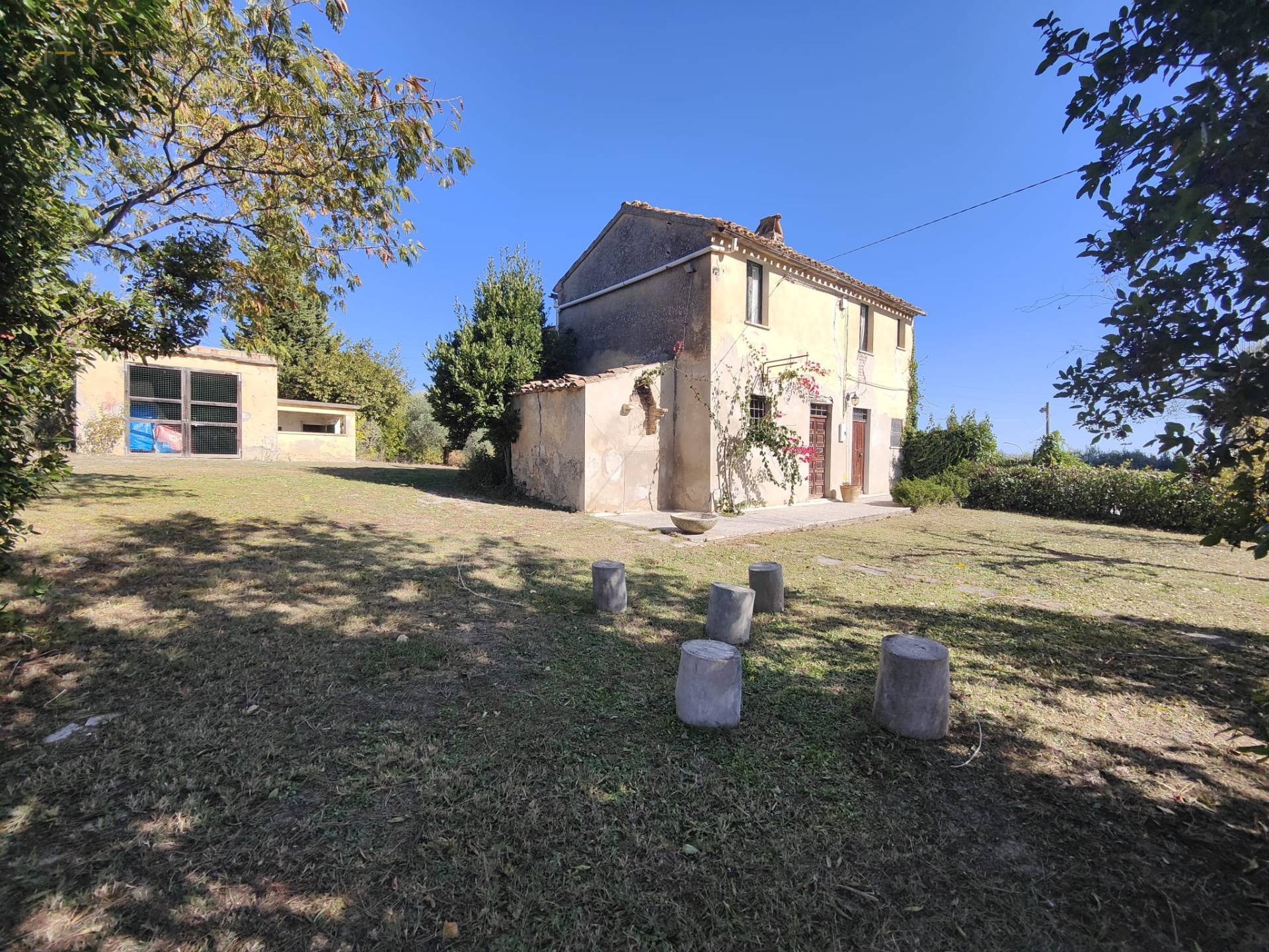 Casale Colonico Rustico in vendita a Acquaviva Picena